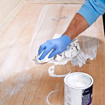 Öljyä pöytälevyn alapuoli Öljyä pöytälevyn alapuoli